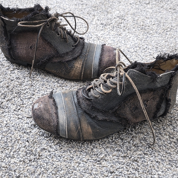 RARE • Magnolia Pearl "Willard" Distressed Black Ankle Boots • Sz 38 | 8 - Picture 7 of 7